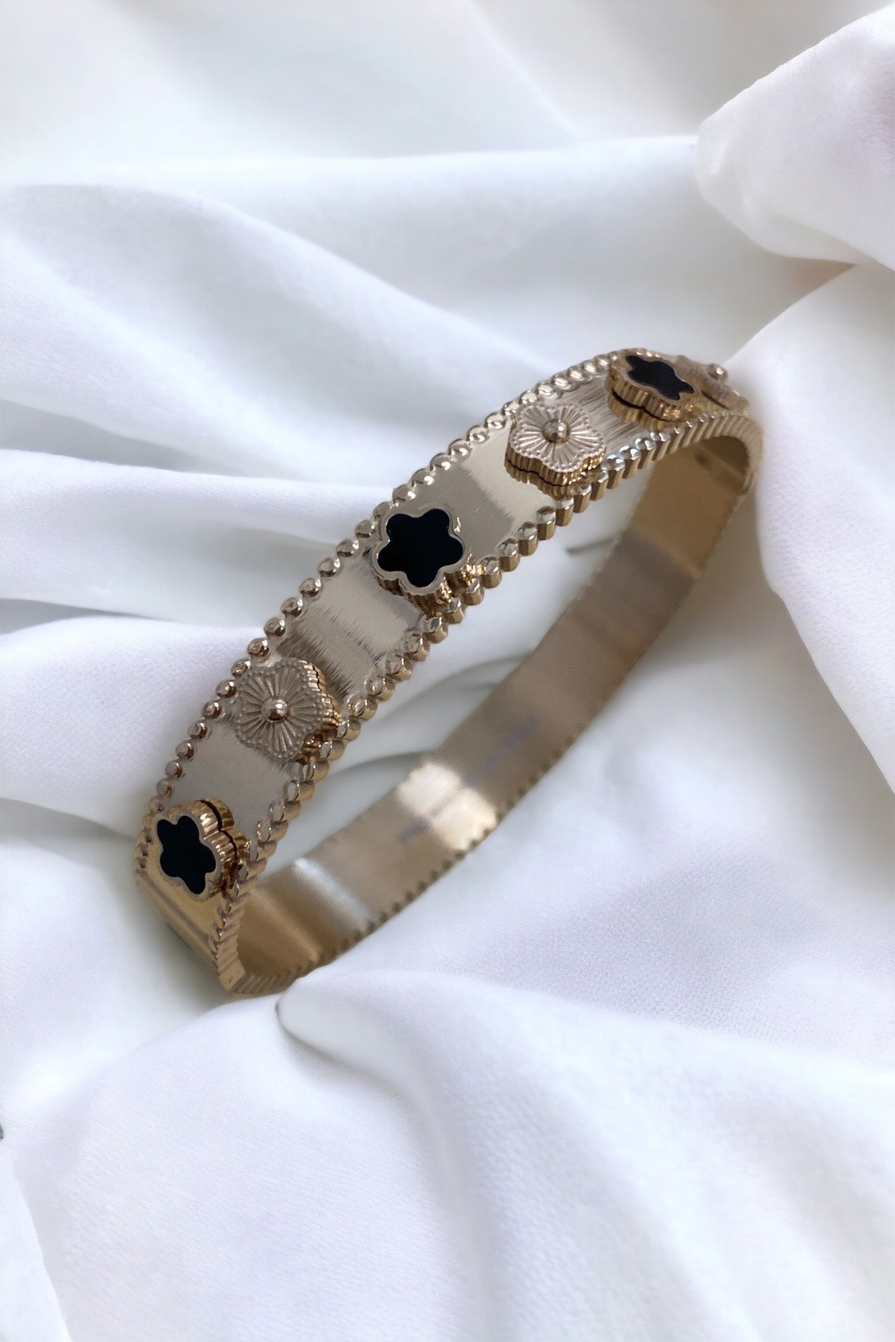 Bracelet Inspiration trèfle
noir l’unité