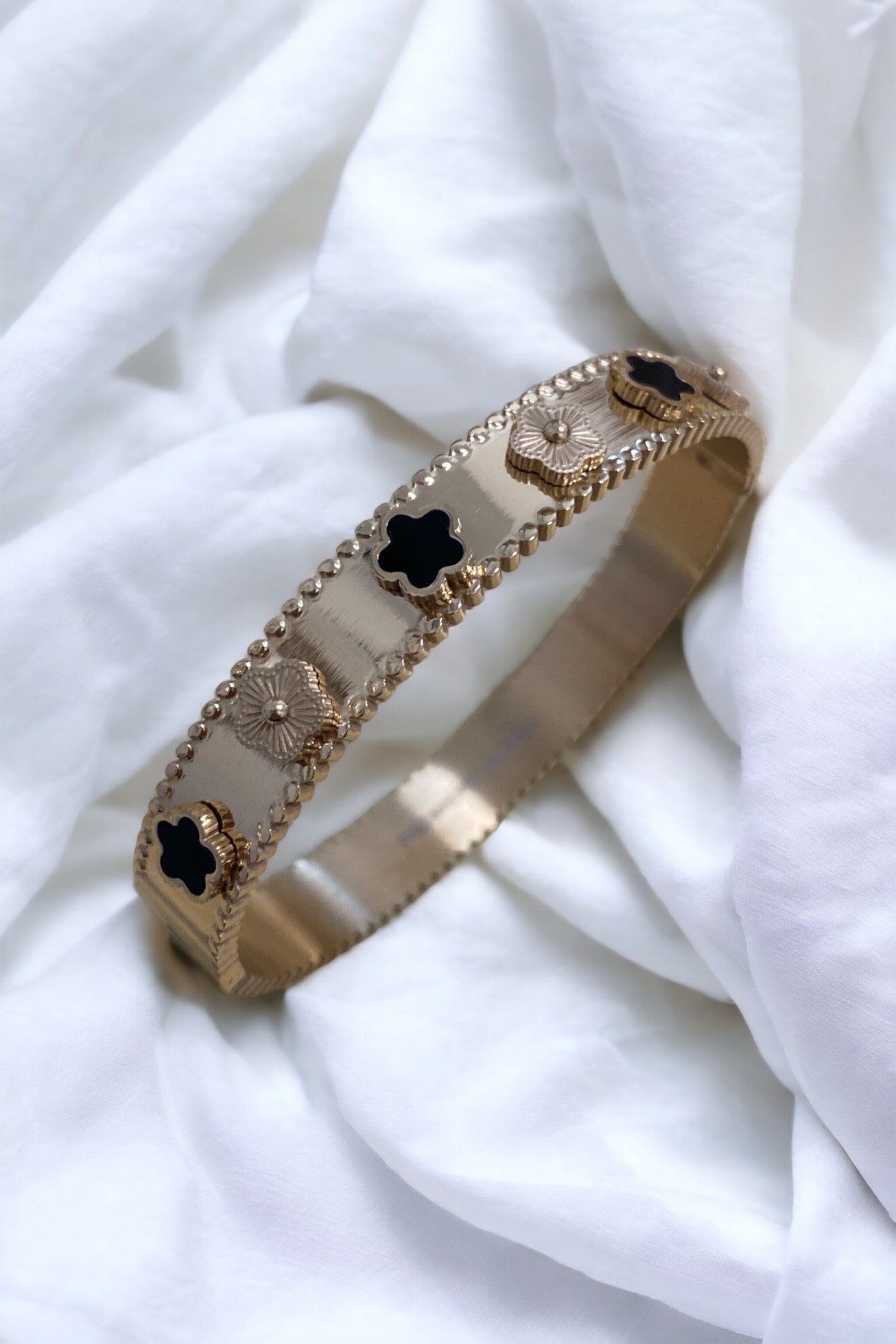 Bracelet Inspiration trèfle
noir l’unité