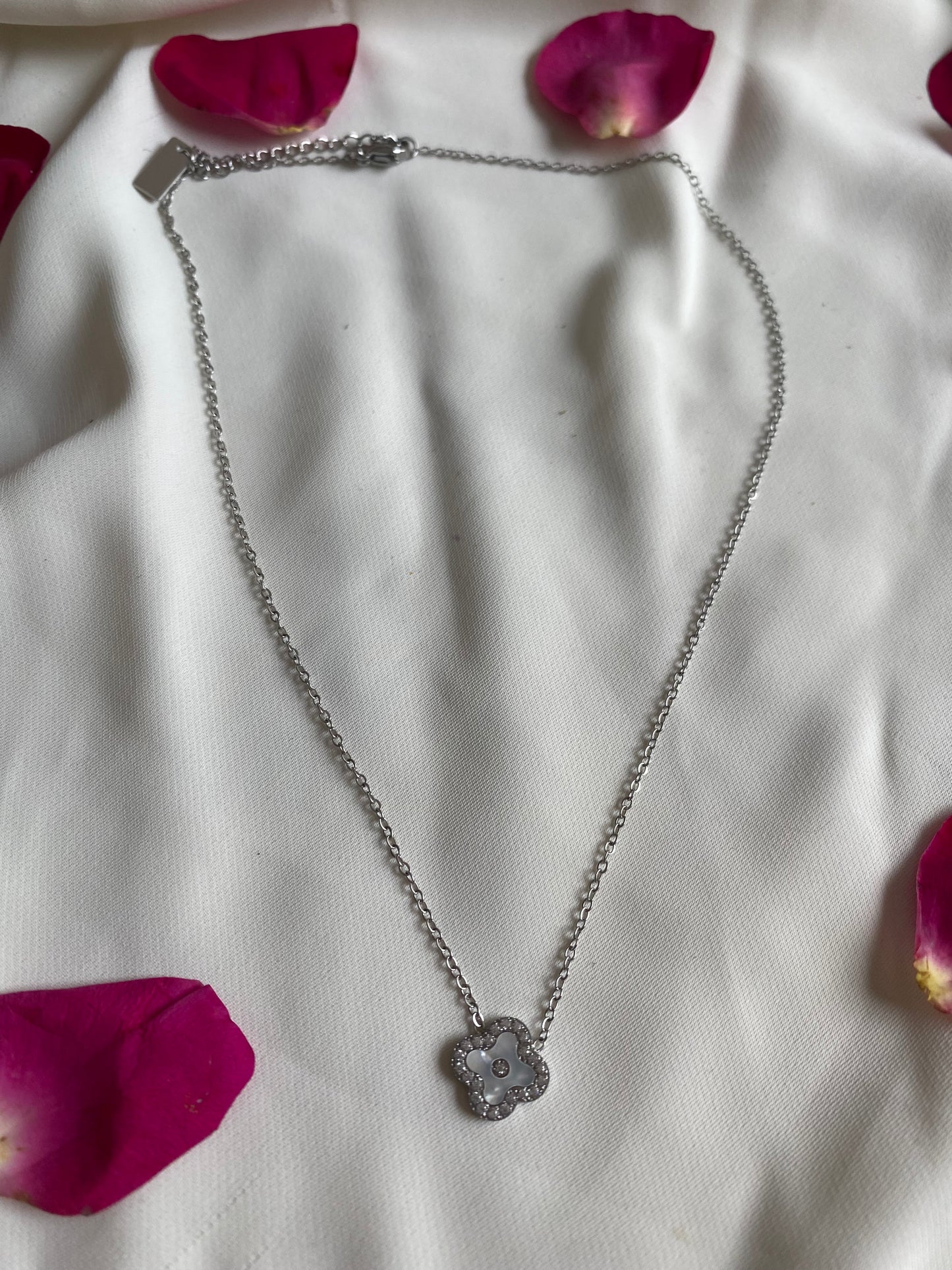 Collier trèfle argenté