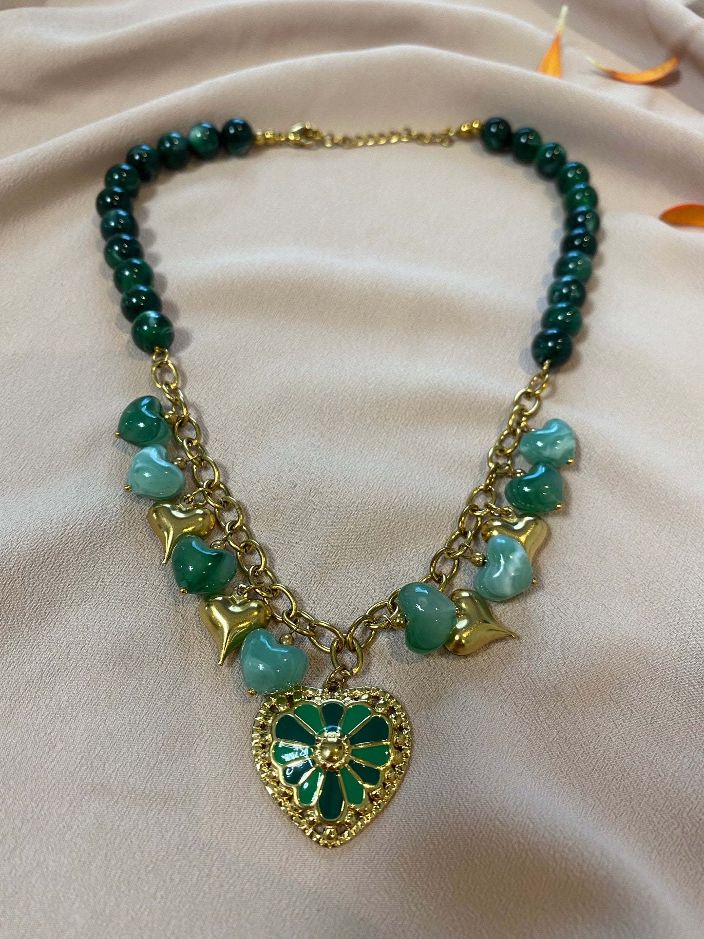 Colliers perles cœur vert