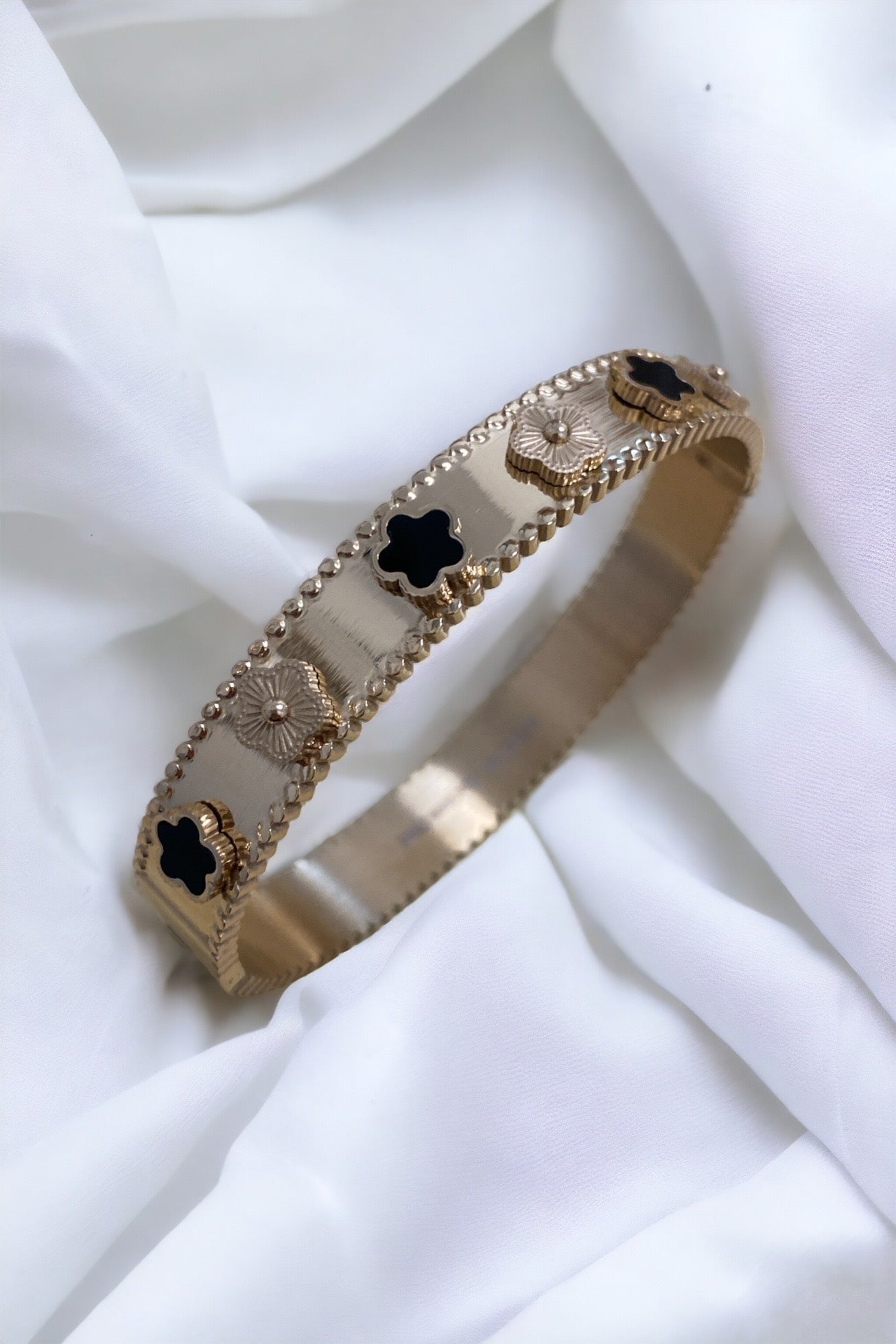 Bracelet Inspiration trèfle
noir l’unité