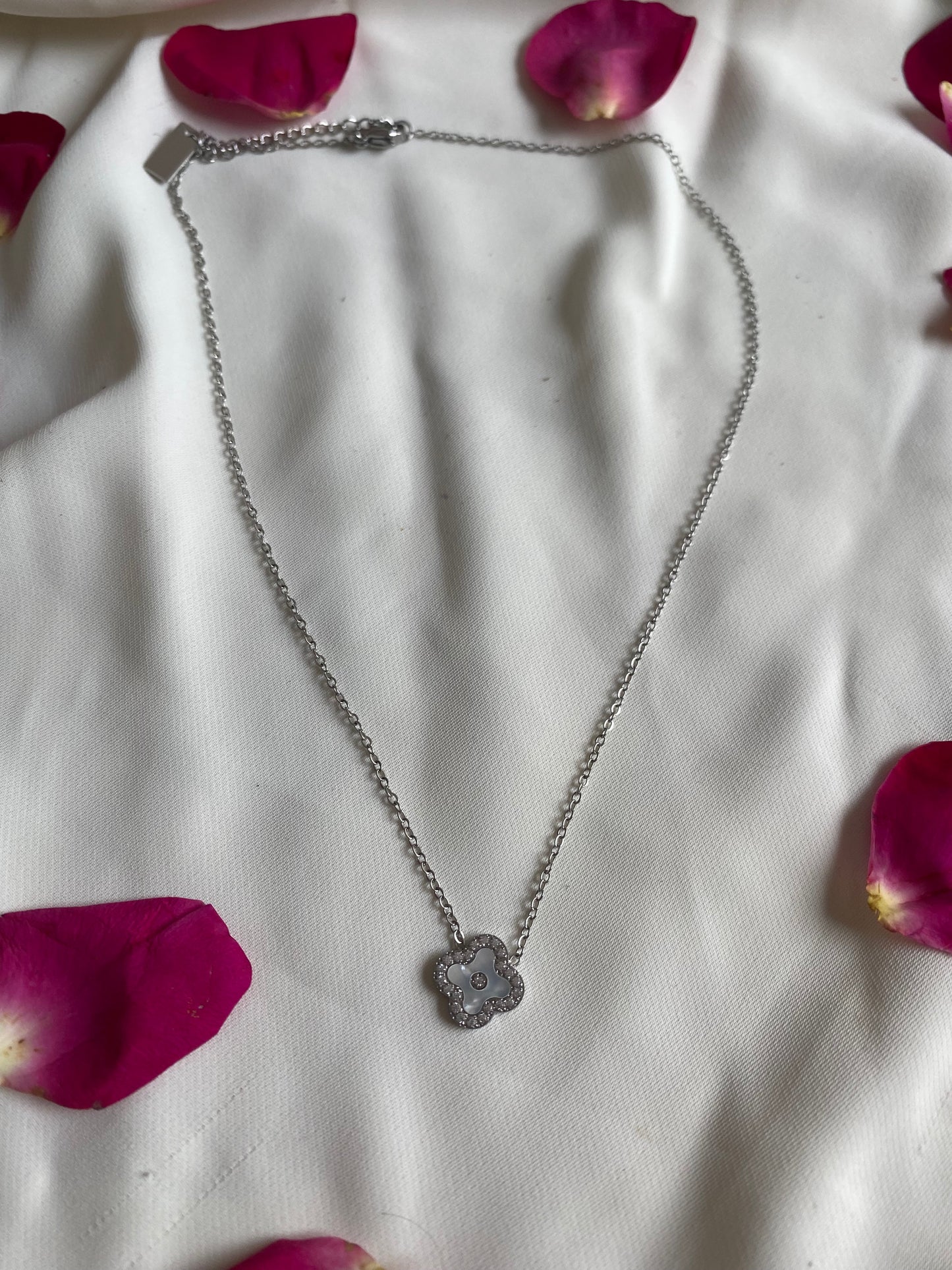 Collier trèfle argenté