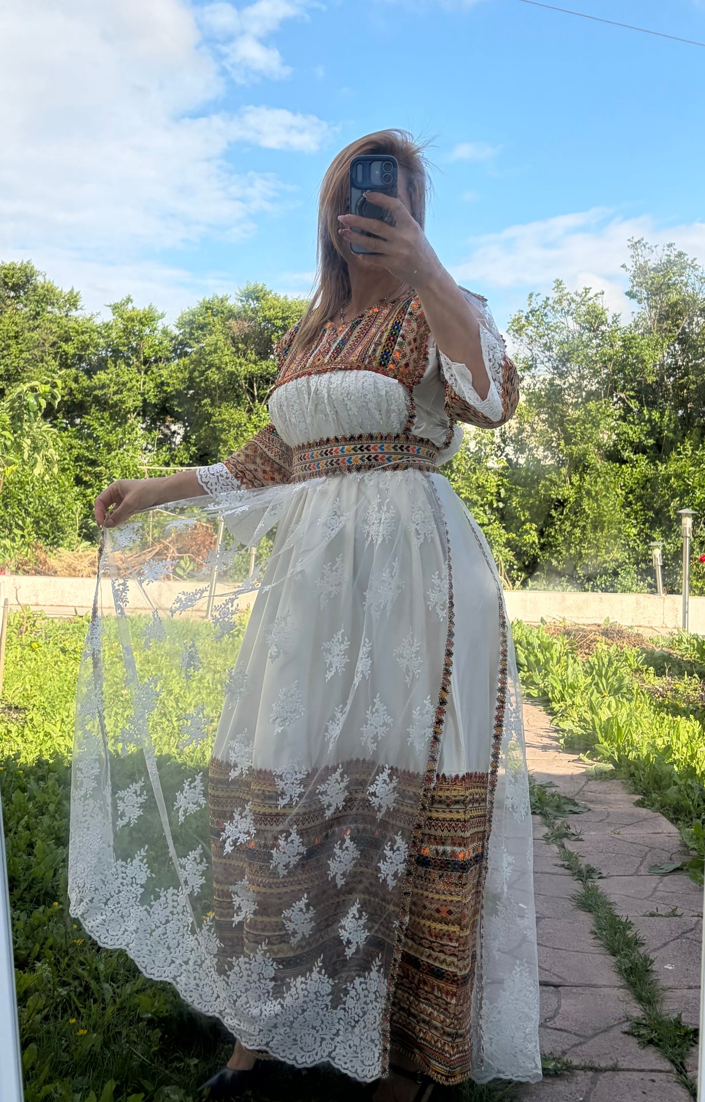 Robe nomedia blanche