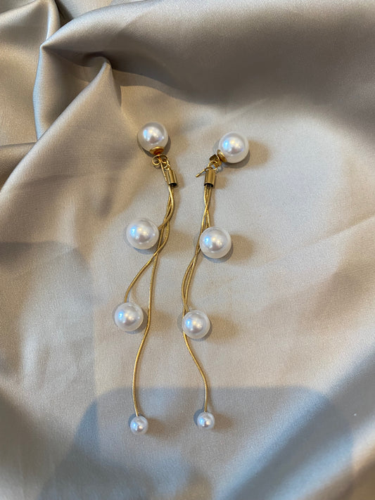Boucle perle blanche