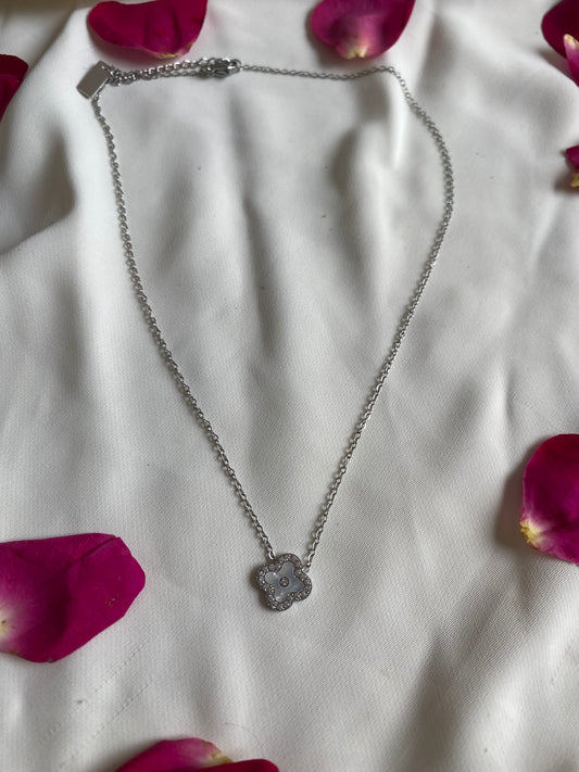 Collier trèfle argenté