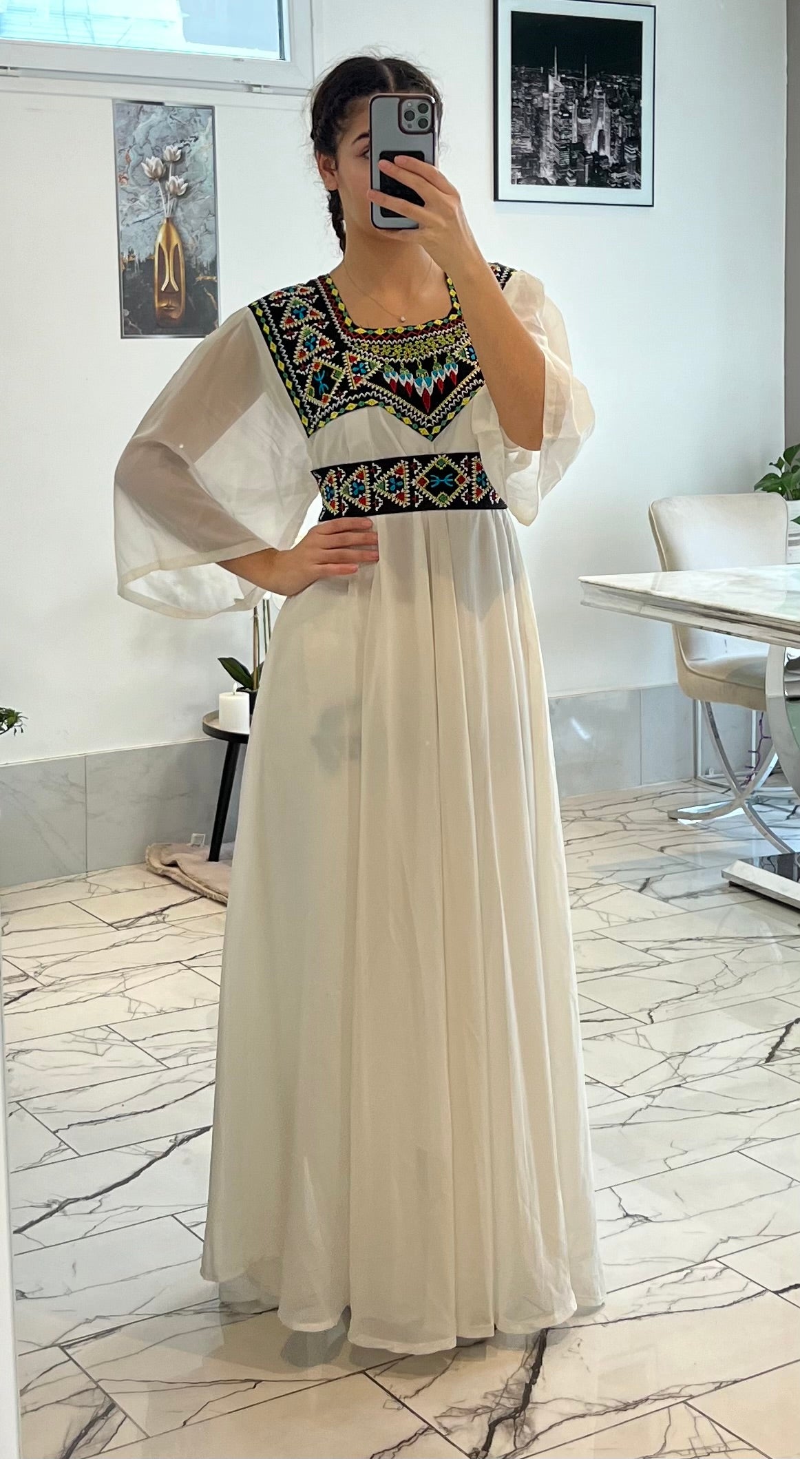 Robes blanchie brodé