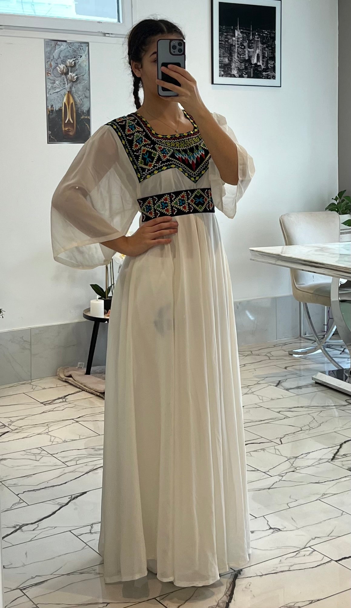 Robes blanchie brodé