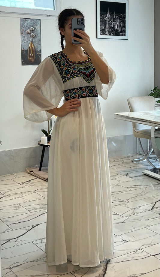 Robes blanchie brodé