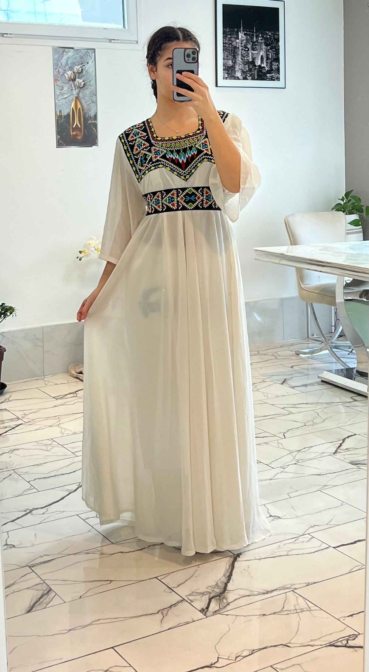 Robes blanchie brodé