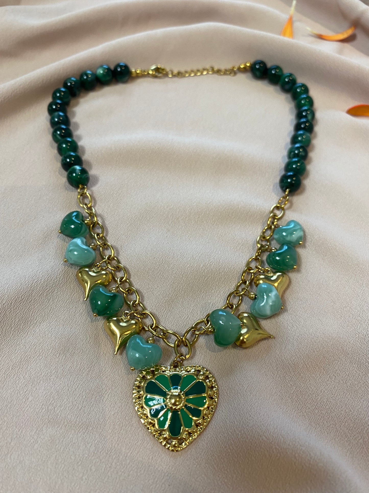 Colliers perles cœur vert